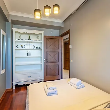 Outstanding Flat With Calming View Near Trendy Attractions In Nisantasi شقة *