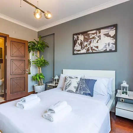 Outstanding Flat With Calming View Near Trendy Attractions In Nisantasi Stambuł