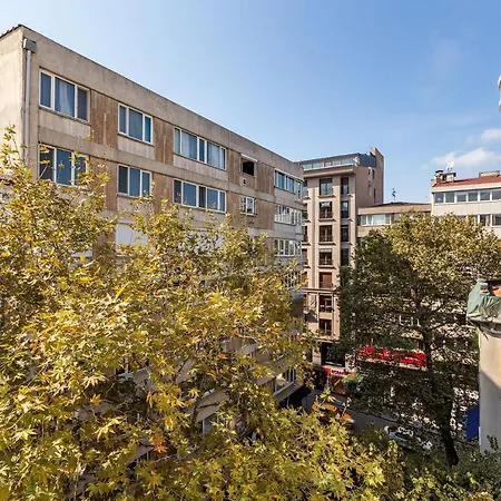 Outstanding Flat With Calming View Near Trendy Attractions In Nisantasi Daire İstanbul