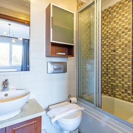 Outstanding Flat With Calming View Near Trendy Attractions In Nisantasi Stambuł