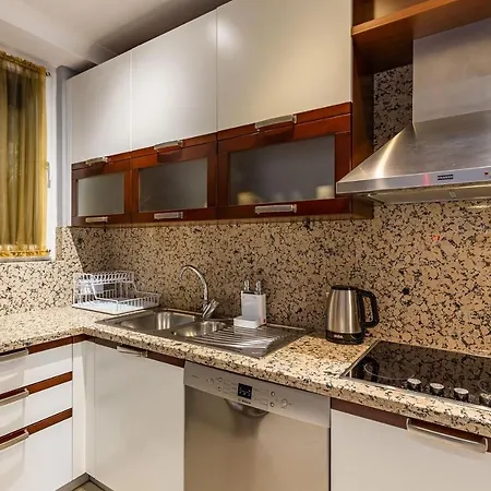Outstanding Flat With Calming View Near Trendy Attractions In Nisantasi Apartament