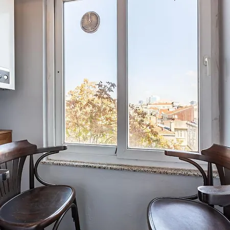 Outstanding Flat With Calming View Near Trendy Attractions In Nisantasi 아파트 *